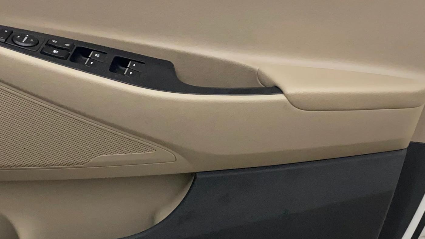 2019 Hyundai Tucson GL (O) 2WD AT PETROL, Petrol, Automatic, 1,14,846 km, Driver Side Door Panels Control