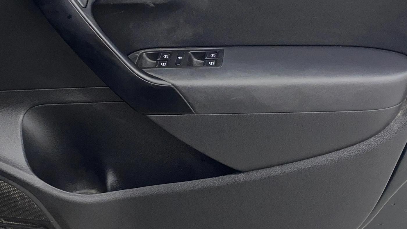 2022 Volkswagen Polo HIGHLINE PLUS 1.0, Petrol, Manual, 80,570 km, Driver Side Door Panels Control