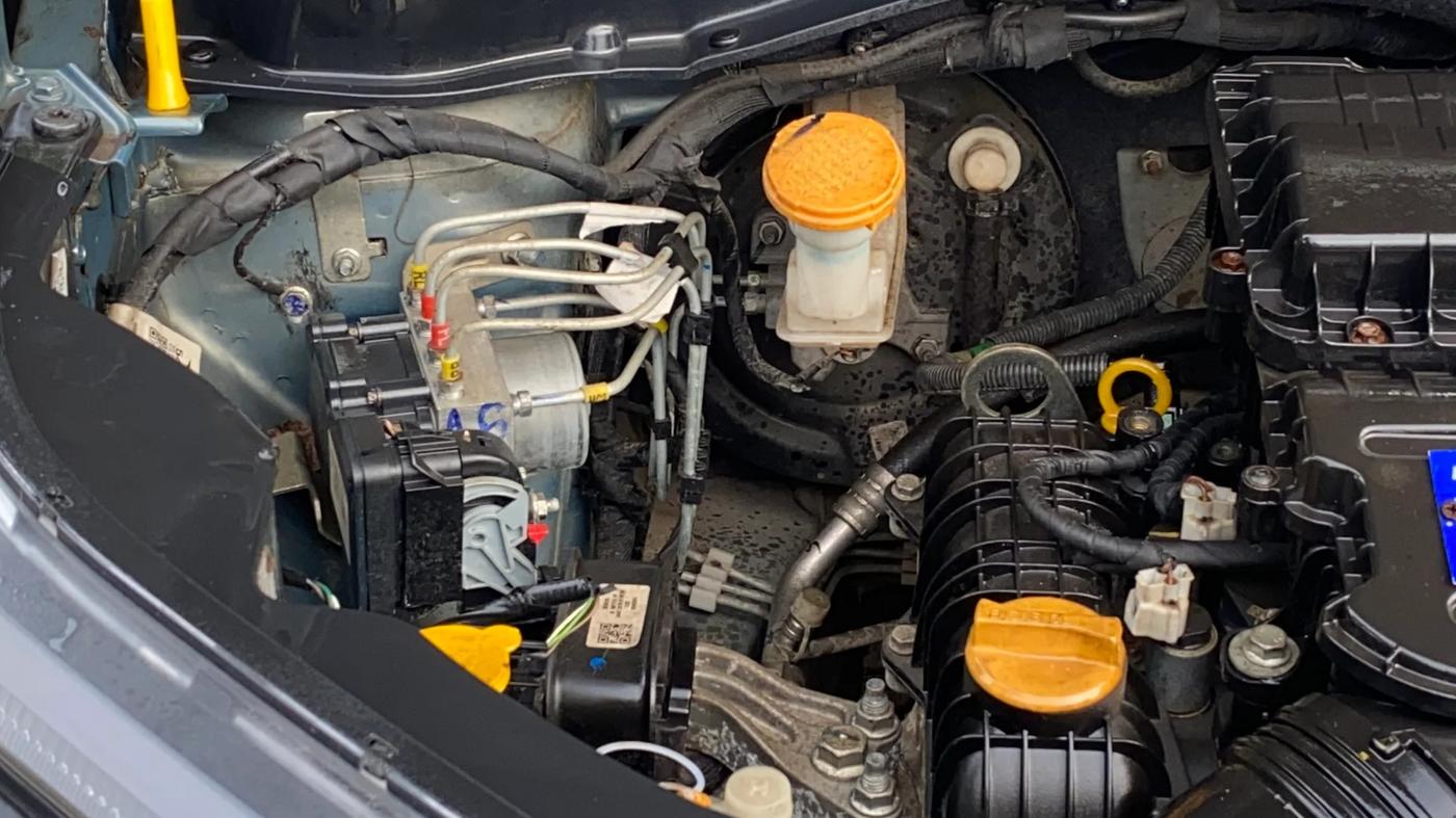 2023 Tata PUNCH ADVENTURE AMT, CNG, Automatic, 26,328 km, Engine View - Right
