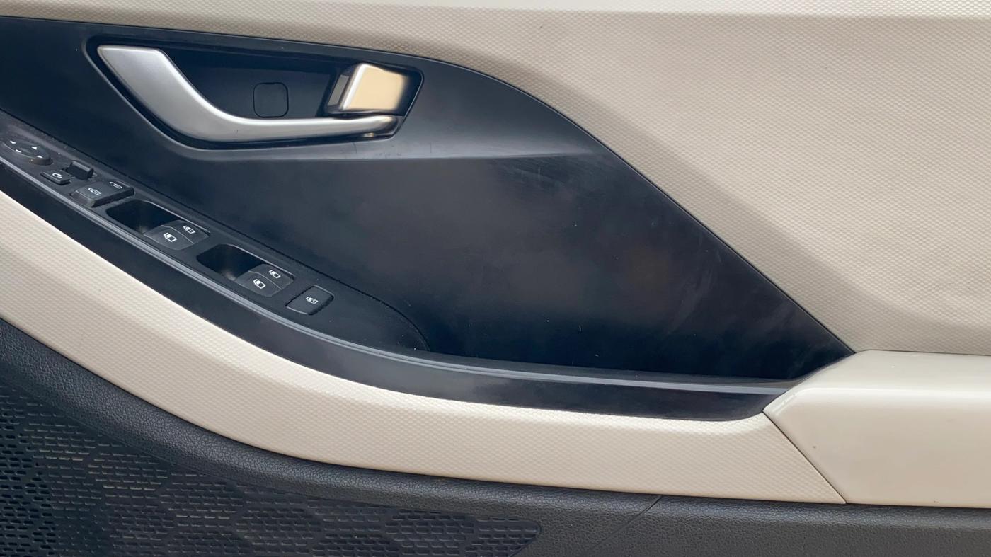 2021 Hyundai Creta SX IVT 1.5 PETROL, Petrol, Automatic, 84,756 km, Driver Side Door Panels Control