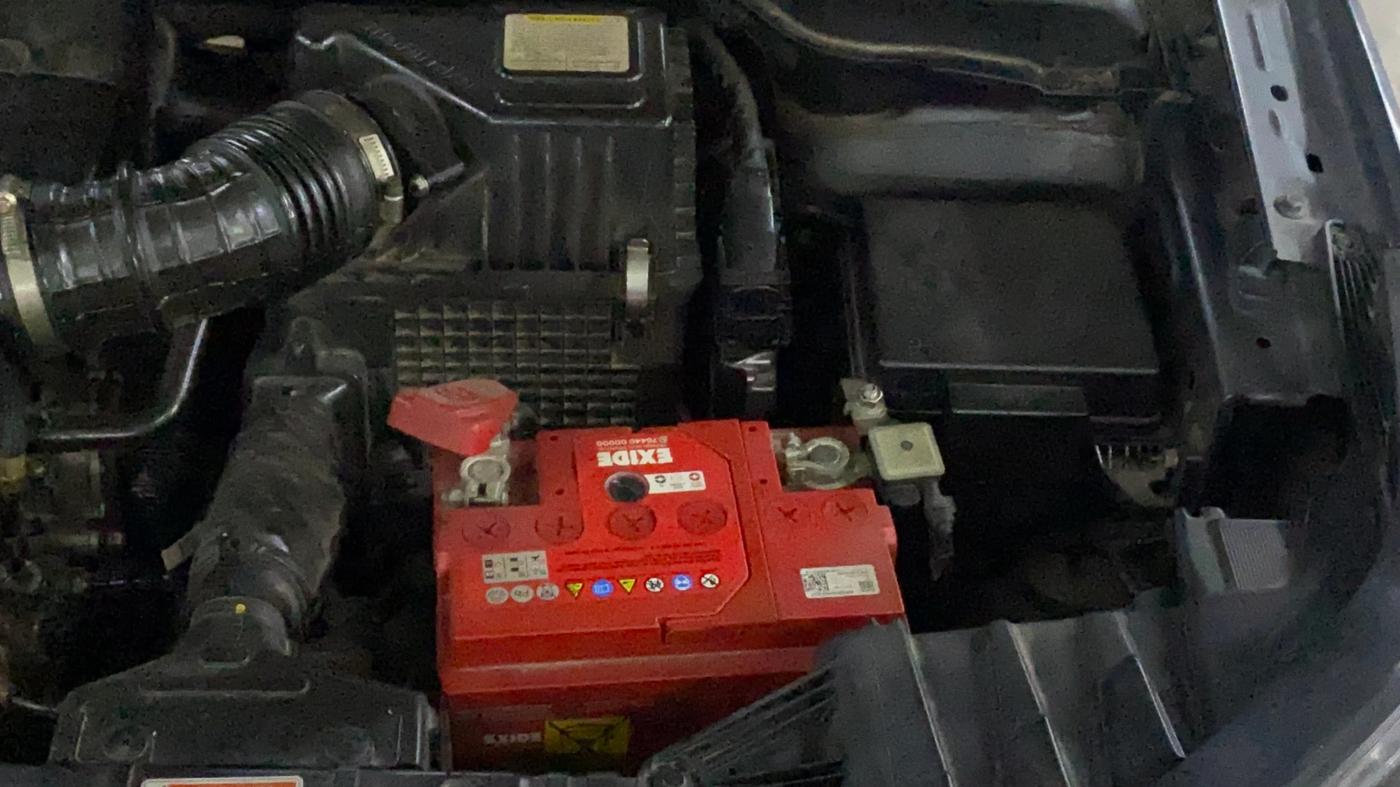 2023 Mahindra XUV300 W6 1.2 PETROL, Petrol, Manual, 41,020 km, Engine View - Left
