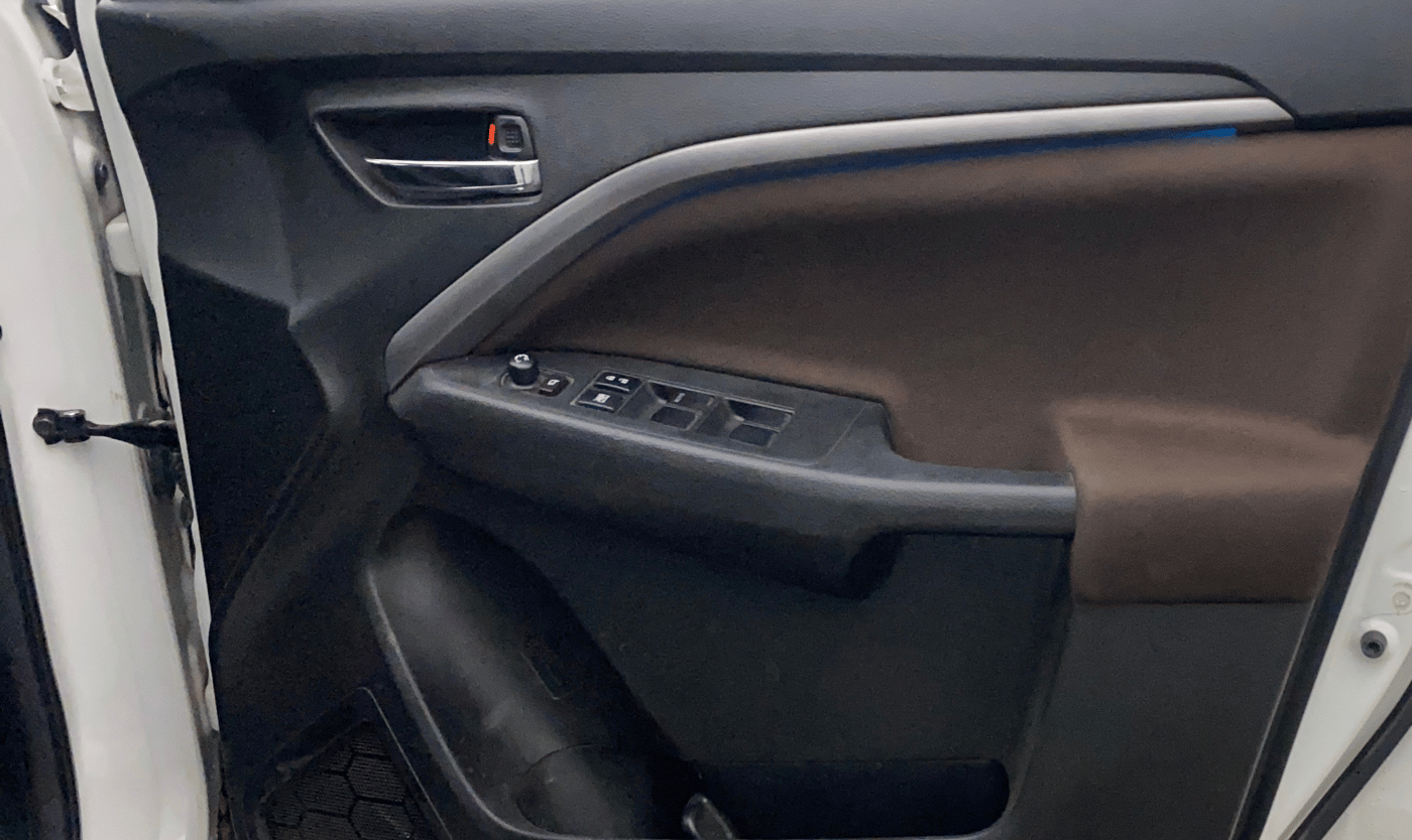 2023 Maruti BREZZA ZXI + SMART HYBRID, Petrol, Manual, 73,681 km, Driver Side Door Panels Control