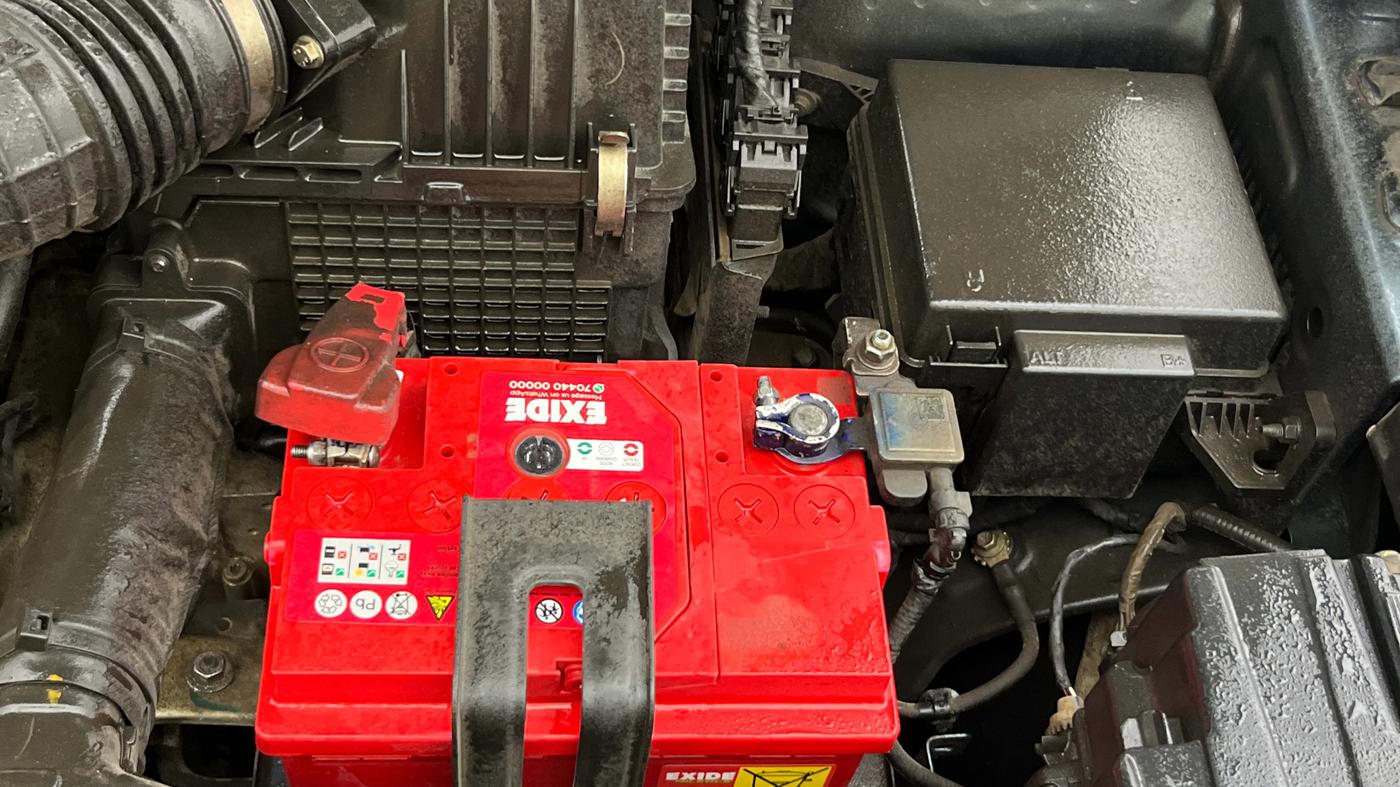 2023 Mahindra XUV300 W8 (O) 1.2 PETROL AMT, Petrol, Automatic, 35,603 km, Engine View - Left