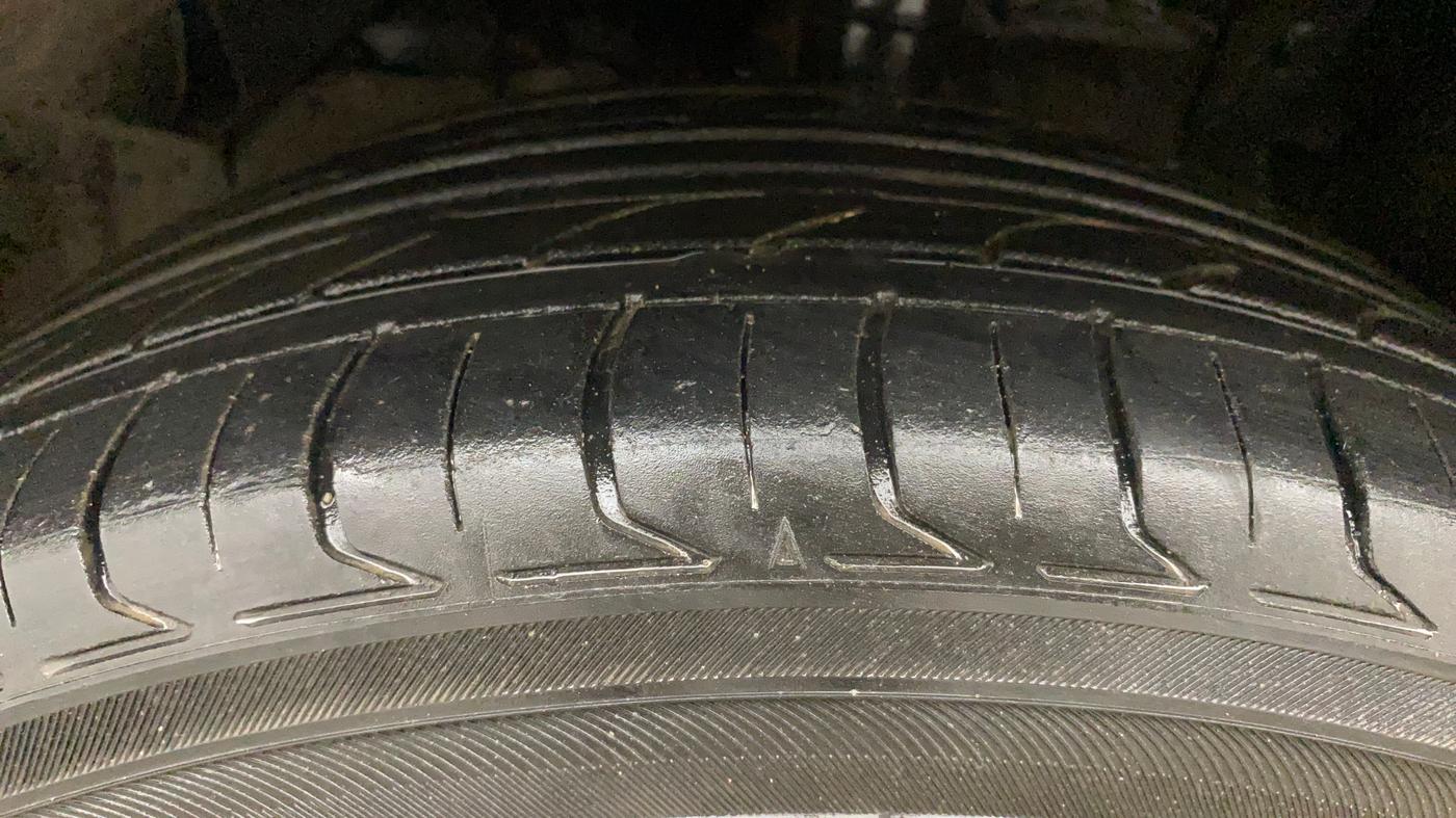 2020 Maruti Vitara Brezza ZXI AT SHVS, Petrol, Automatic, 1,31,317 km, Left Front Tyre Tread