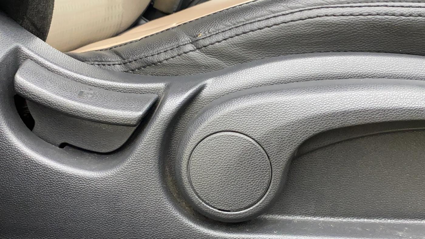 2019 Hyundai Elite i20 ASTA (O) CVT, Petrol, Automatic, 59,033 km, Driver Side Adjustment Panel