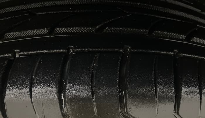 2018 Jeep Compass LIMITED 2.0 DIESEL, Diesel, Manual, 1,43,634 km, Left Front Tyre Tread
