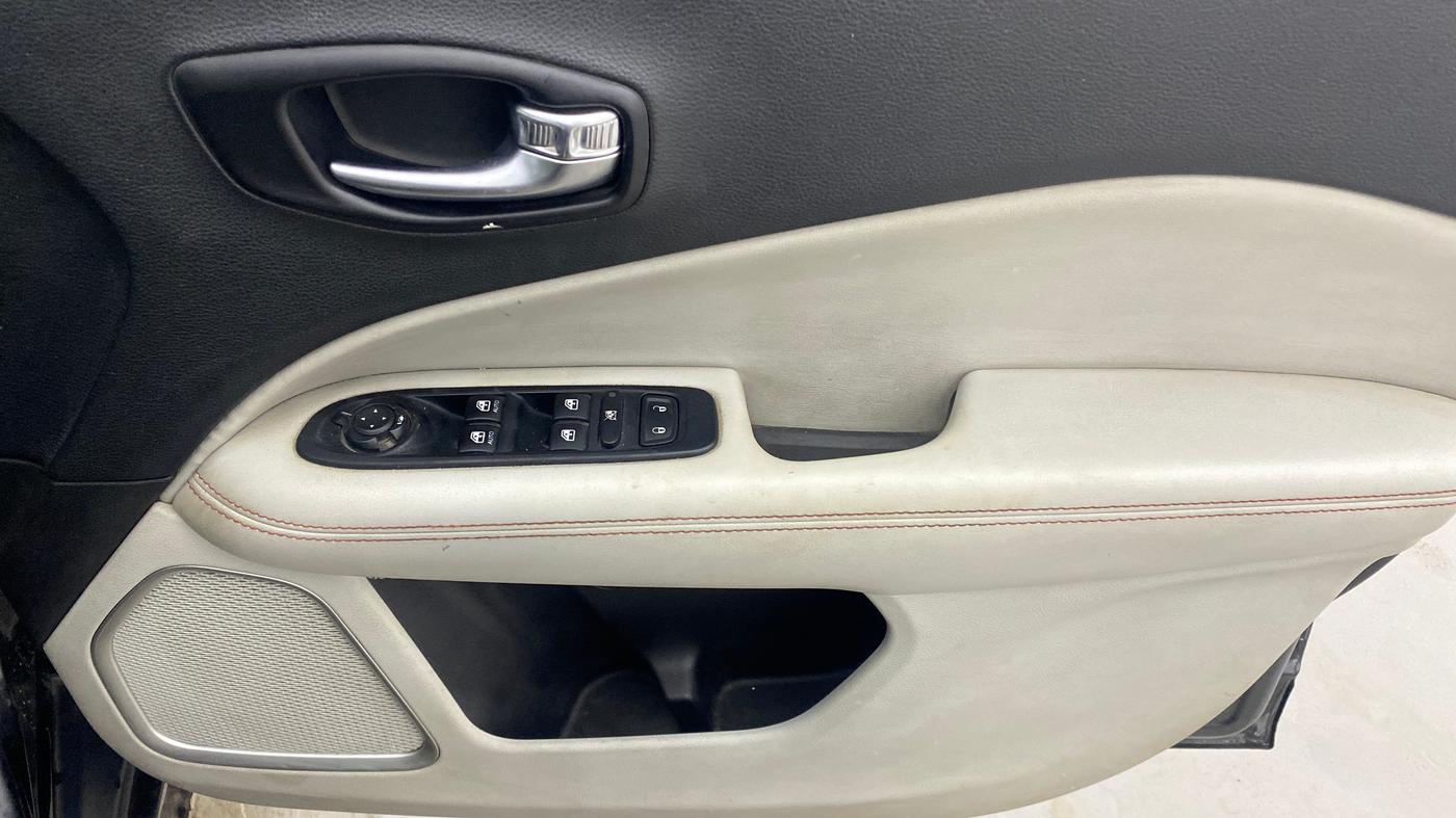 2018 Jeep Compass LIMITED 2.0 DIESEL, Diesel, Manual, 1,43,634 km, Driver Side Door Panels Control