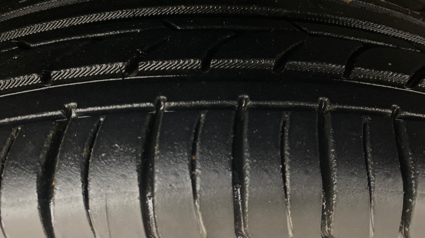 2018 Jeep Compass LIMITED 2.0 DIESEL, Diesel, Manual, 1,43,634 km, Right Front Tyre Tread
