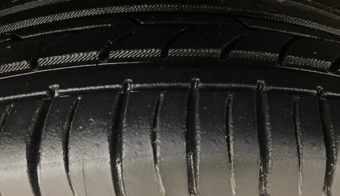 2018 Jeep Compass LIMITED 2.0 DIESEL, Diesel, Manual, 1,43,634 km, Right Front Tyre Tread
