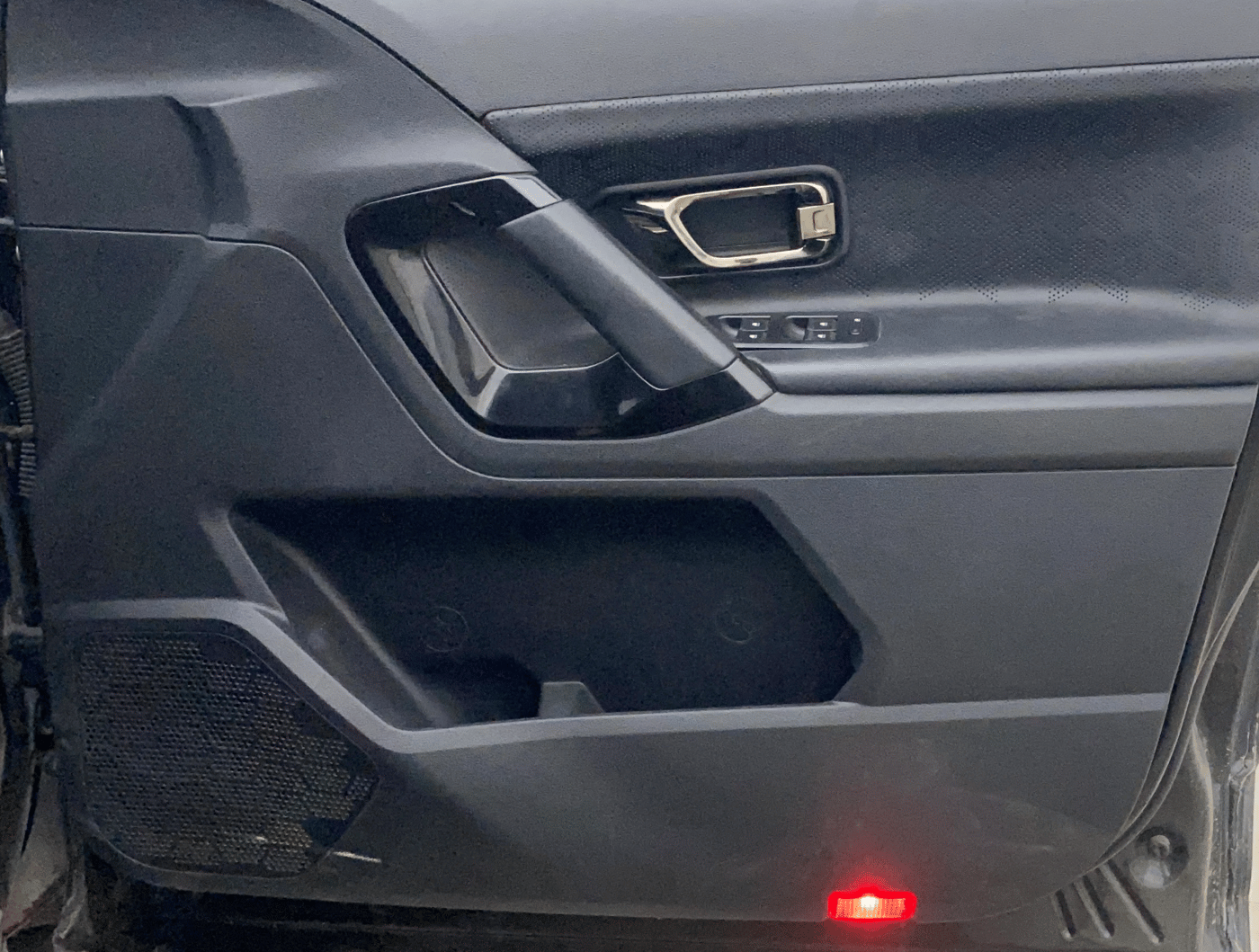 2022 Tata Harrier XZA Plus 2.0L Kryotec Halo Dark Edition, Diesel, Automatic, 1,33,989 km, Driver Side Door Panels Control
