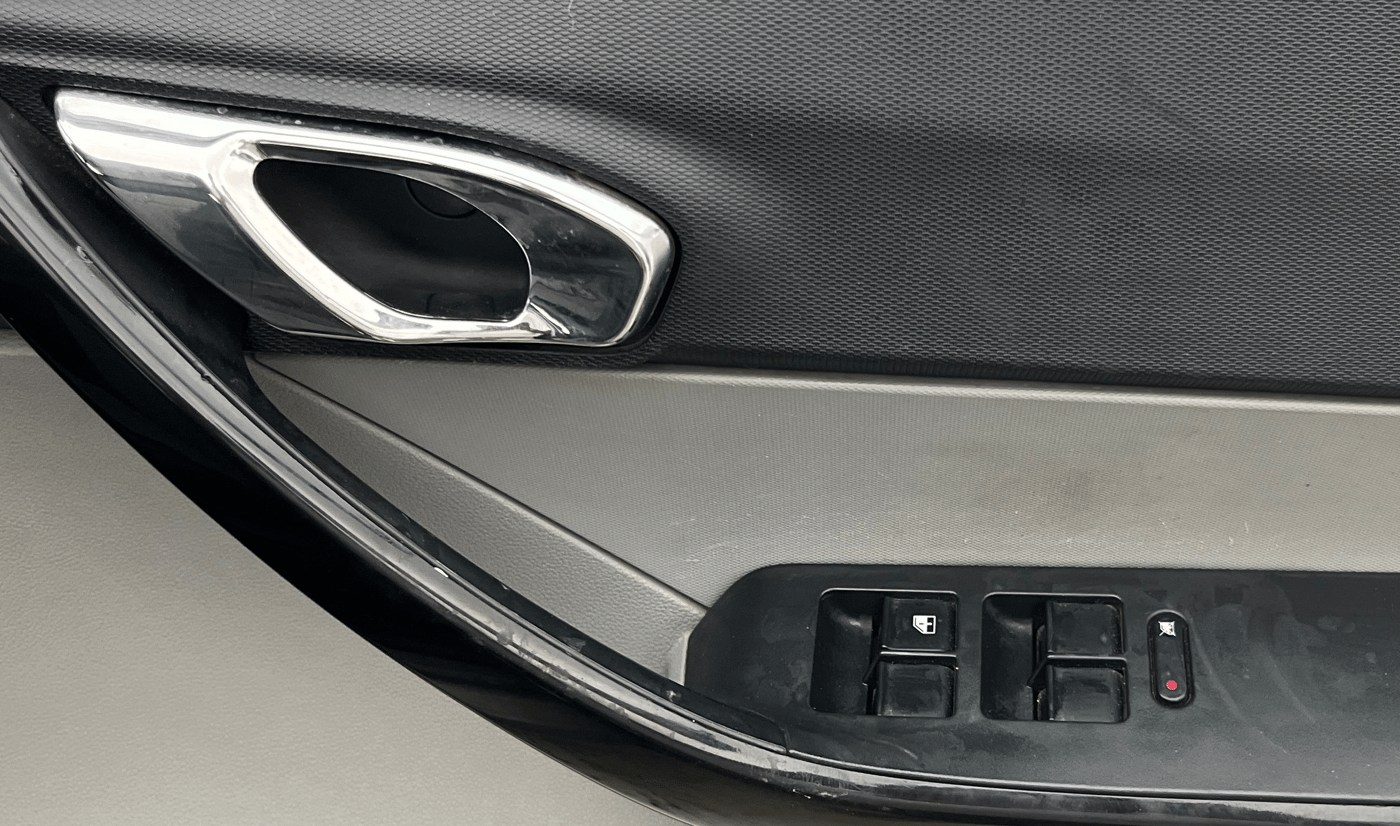 2020 Tata Tiago XZ PETROL, Petrol, Manual, 1,07,563 km, Driver Side Door Panels Control