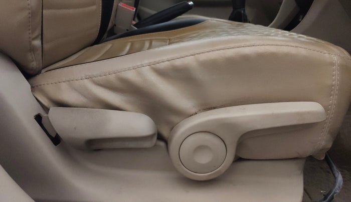 2017 Maruti Ciaz DELTA 1.4 MT PETROL, Petrol, Manual, 68,451 km, Driver Side Adjustment Panel