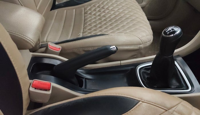 2017 Maruti Ciaz DELTA 1.4 MT PETROL, Petrol, Manual, 68,451 km, Gear Lever