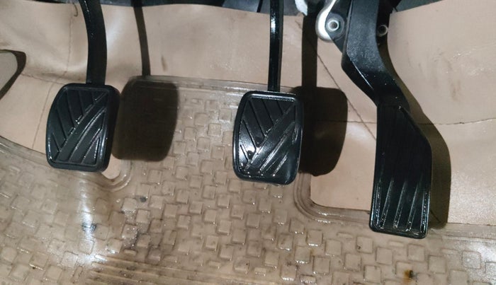 2017 Maruti Ciaz DELTA 1.4 MT PETROL, Petrol, Manual, 68,451 km, Pedals