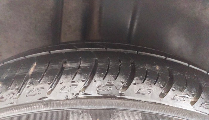 2017 Maruti Ciaz DELTA 1.4 MT PETROL, Petrol, Manual, 68,451 km, Right Rear Tyre Tread