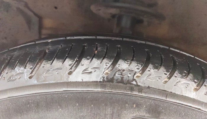 2017 Maruti Ciaz DELTA 1.4 MT PETROL, Petrol, Manual, 68,451 km, Left Front Tyre Tread