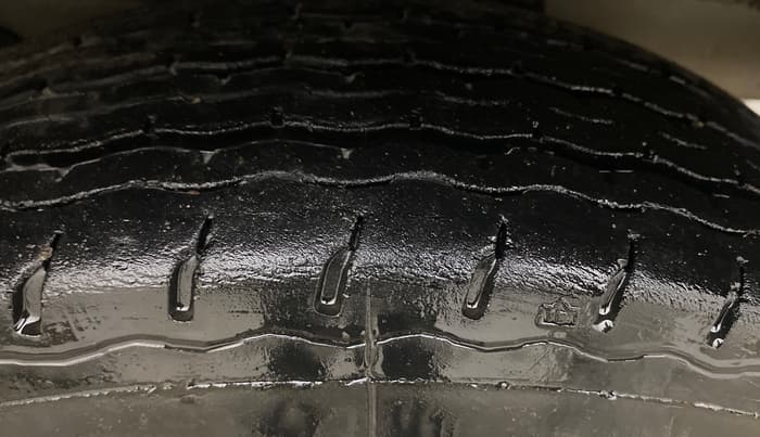 2018 Maruti Eeco 5 STR WITH A/C+HTR, Petrol, Manual, 75,826 km, Right Front Tyre Tread