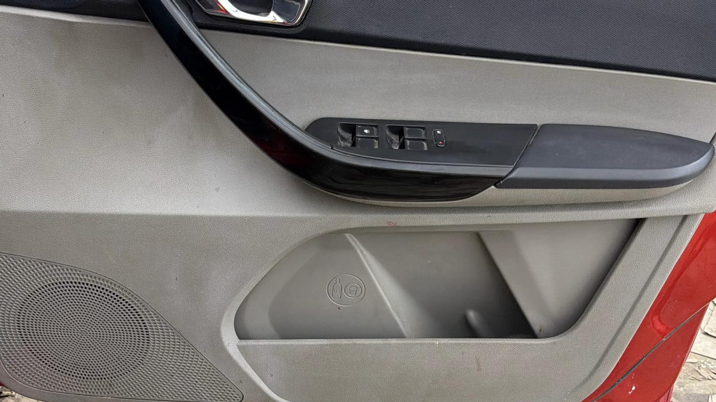 2018 Tata Tiago XZ PETROL, Petrol, Manual, 46,736 km, Driver Side Door Panels Control