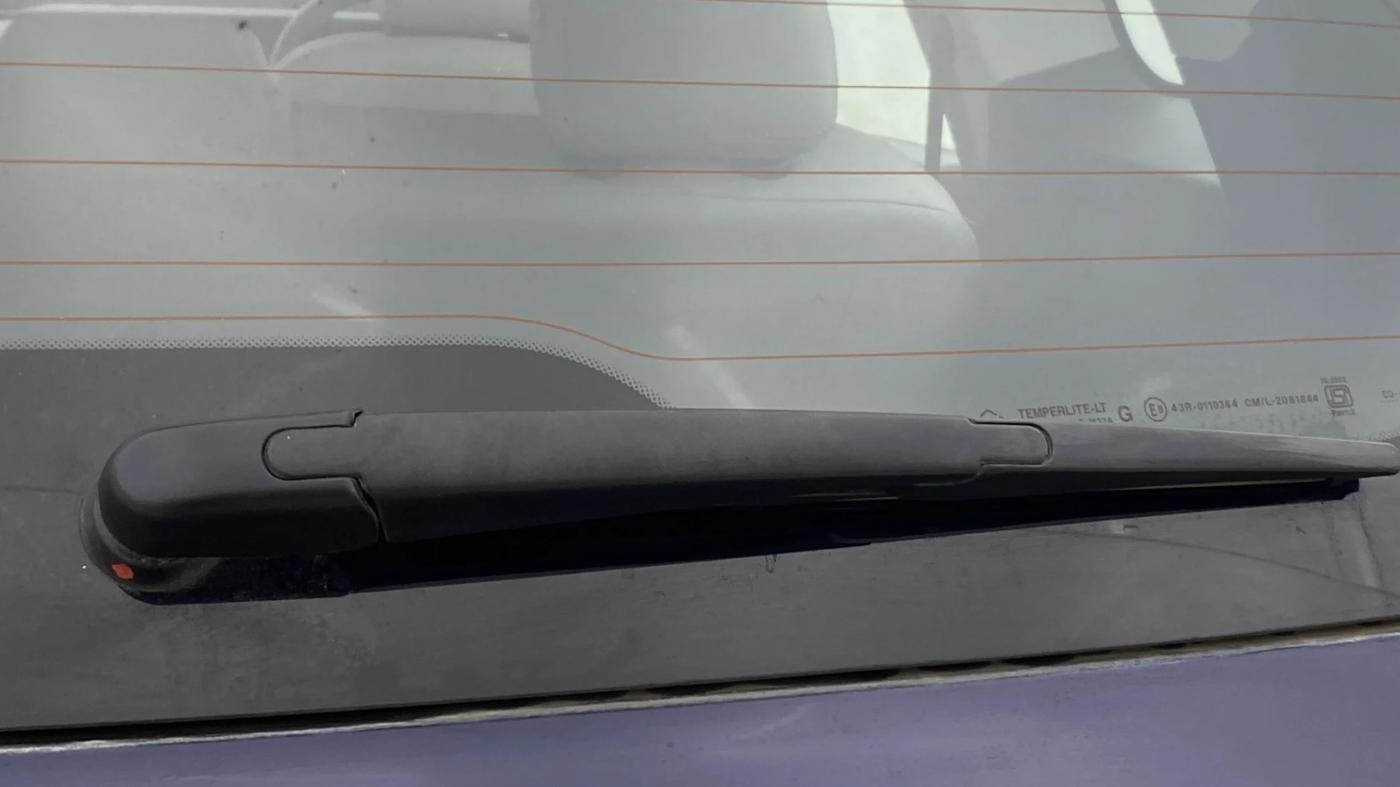 2023 Mahindra XUV700 AX 5 P AT 5 STR, Petrol, Automatic, 12,399 km, Rear Wiper