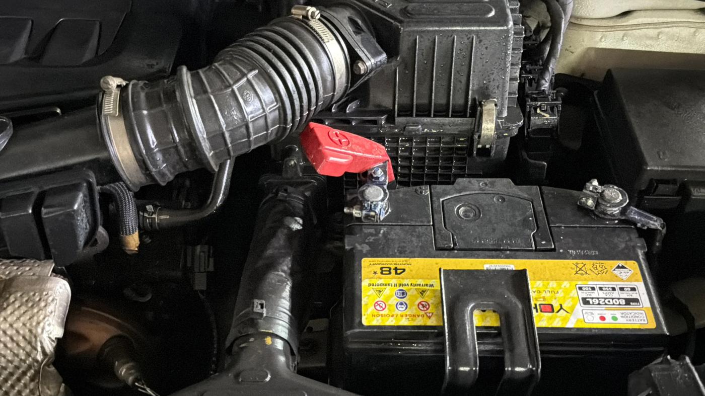2022 Mahindra XUV300 W6 1.2 PETROL AMT, Petrol, Automatic, 1,14,527 km, Engine View - Left