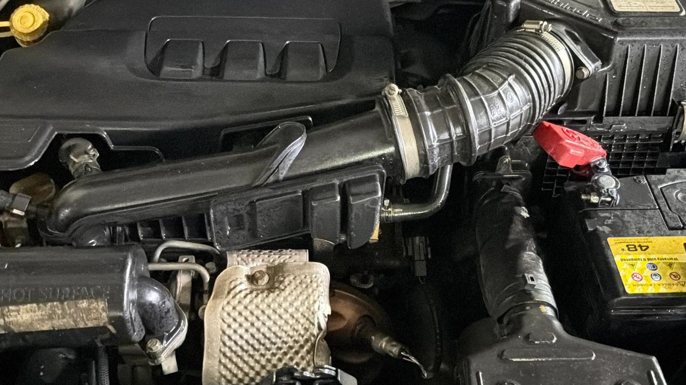 2022 Mahindra XUV300 W6 1.2 PETROL AMT, Petrol, Automatic, 1,14,527 km, Engine View