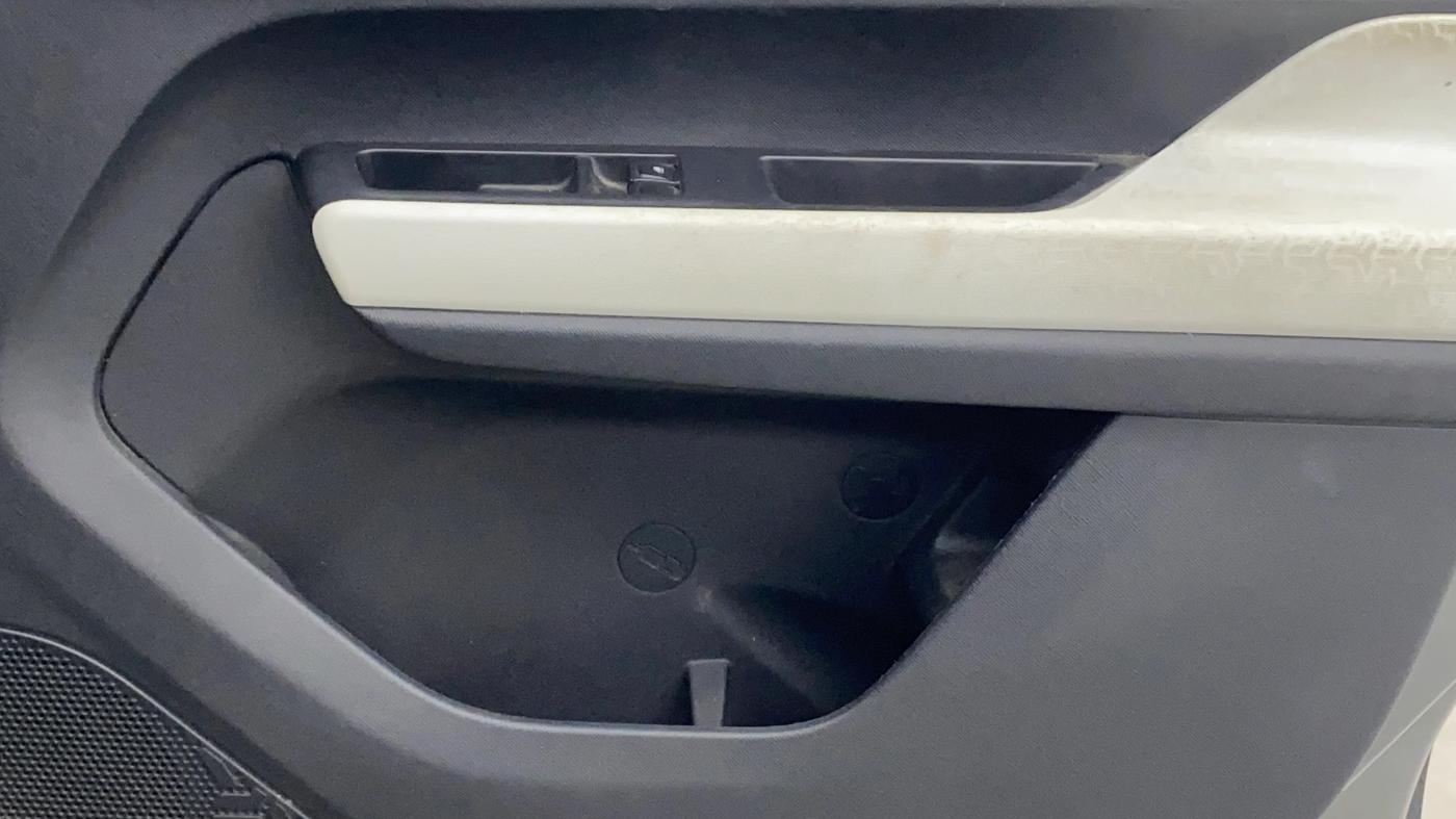 2022 Tata PUNCH PURE MT, Petrol, Manual, 18,807 km, Driver Side Door Panels Control