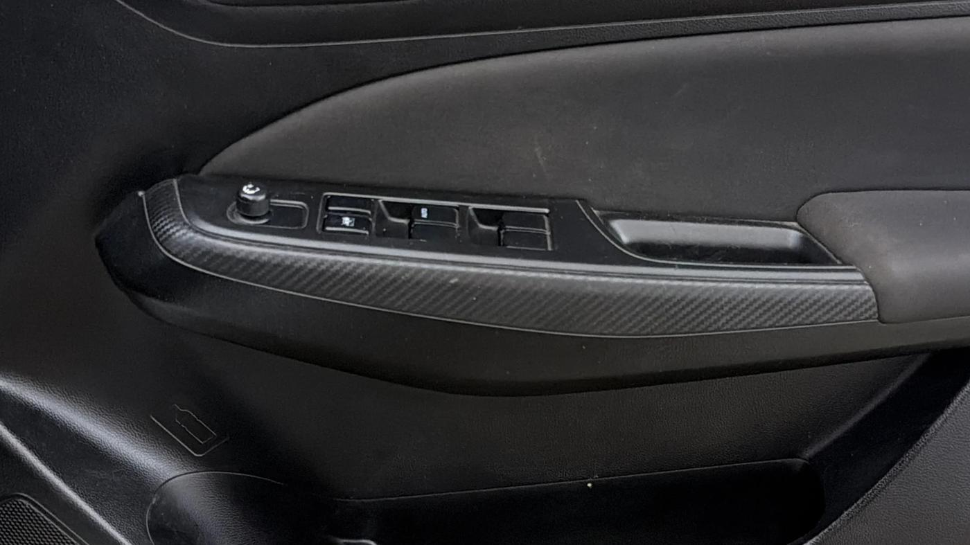 2018 Maruti Swift VXI, Petrol, Manual, 15,729 km, Driver Side Door Panels Control