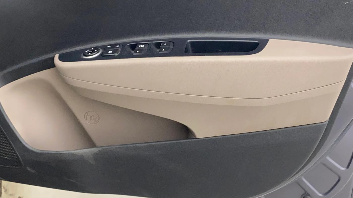 2019 Hyundai Grand i10 MAGNA 1.2 KAPPA VTVT, Petrol, Manual, 23,617 km, Driver Side Door Panels Control