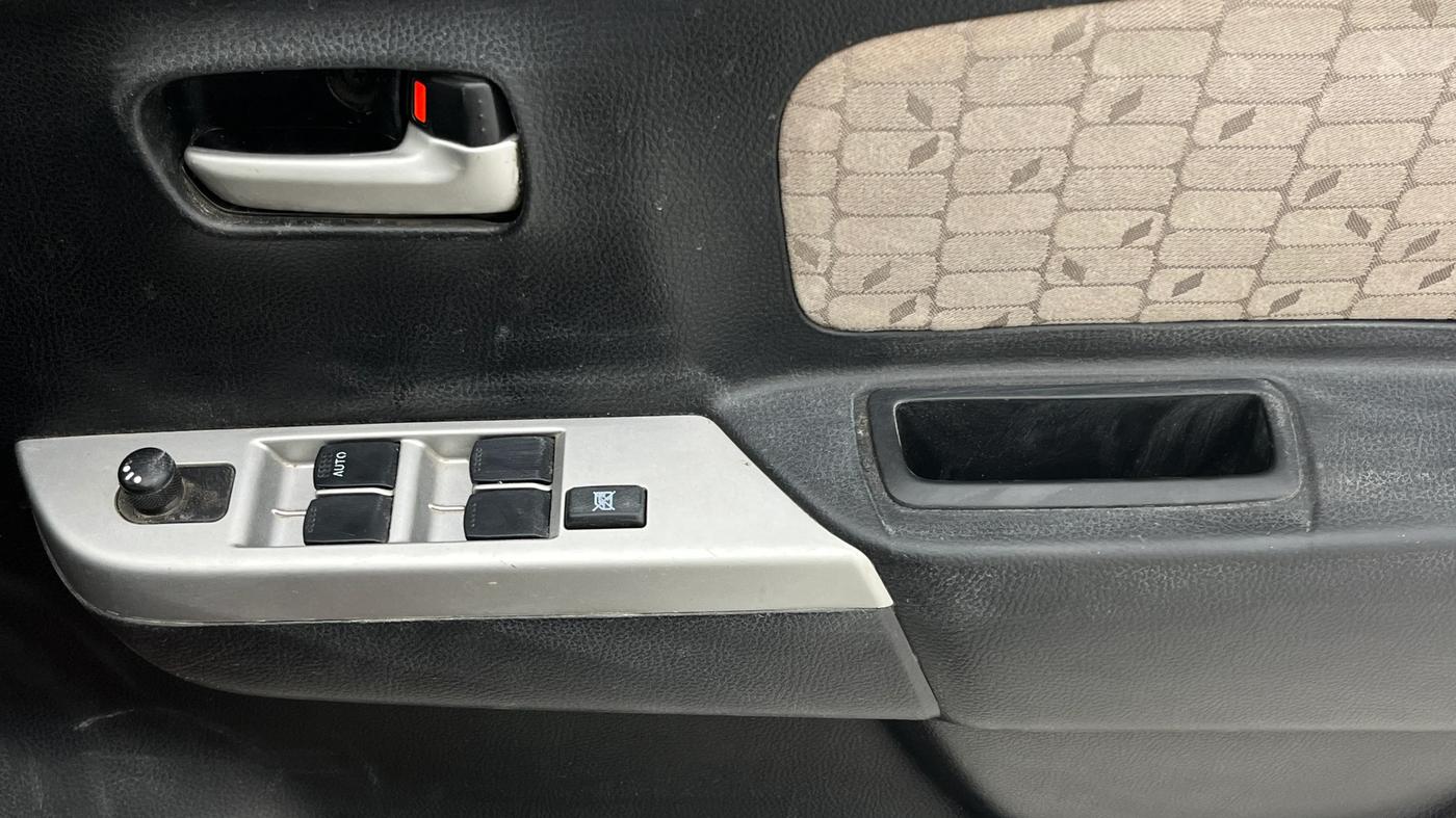 2013 Maruti Wagon R 1.0 VXI, Petrol, Manual, 59,268 km, Driver Side Door Panels Control