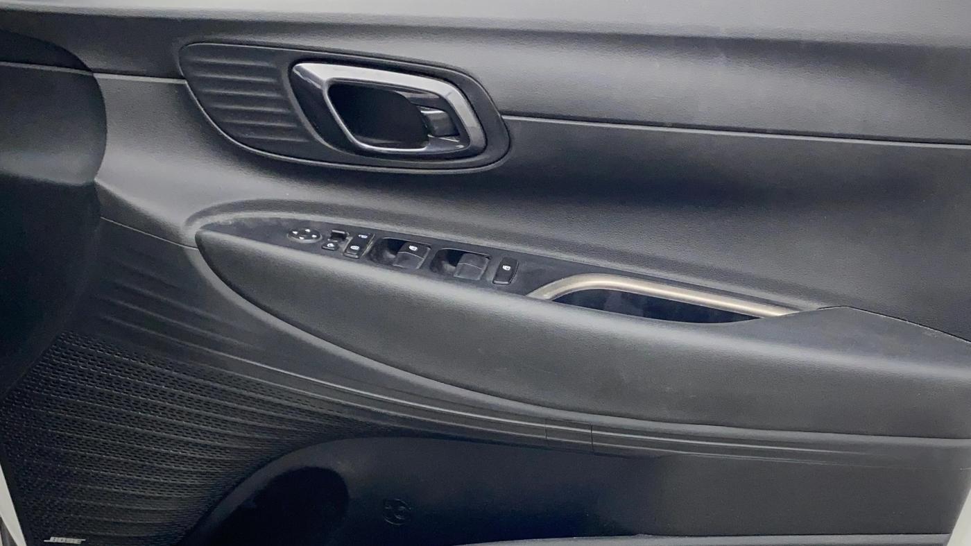 2021 Hyundai NEW I20 ASTA 1.2 AT, Petrol, Automatic, 1,02,328 km, Driver Side Door Panels Control