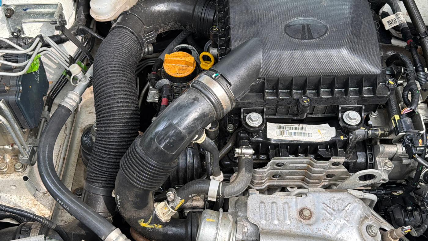 2025 Tata Curvv Pure Plus S 1.2 Petrol 6MT, Petrol, Manual, 18,581 km, Engine View - Right
