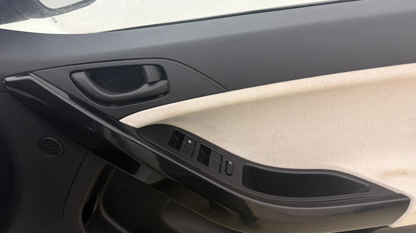 2025 Tata Curvv Pure Plus S 1.2 Petrol 6MT, Petrol, Manual, 18,581 km, Driver Side Door Panels Control