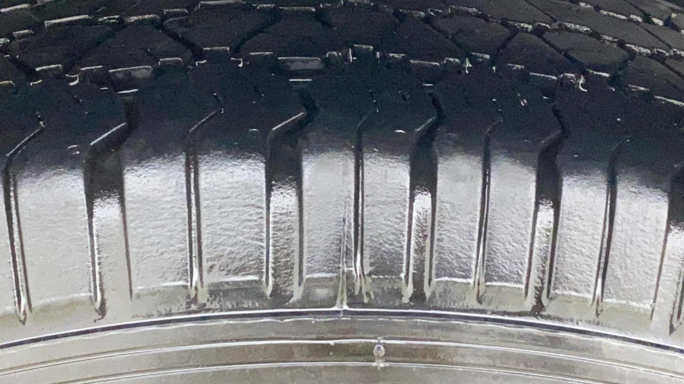 2019 Mahindra TUV300 T6 PLUS, Diesel, Manual, 66,090 km, Right Rear Tyre Tread
