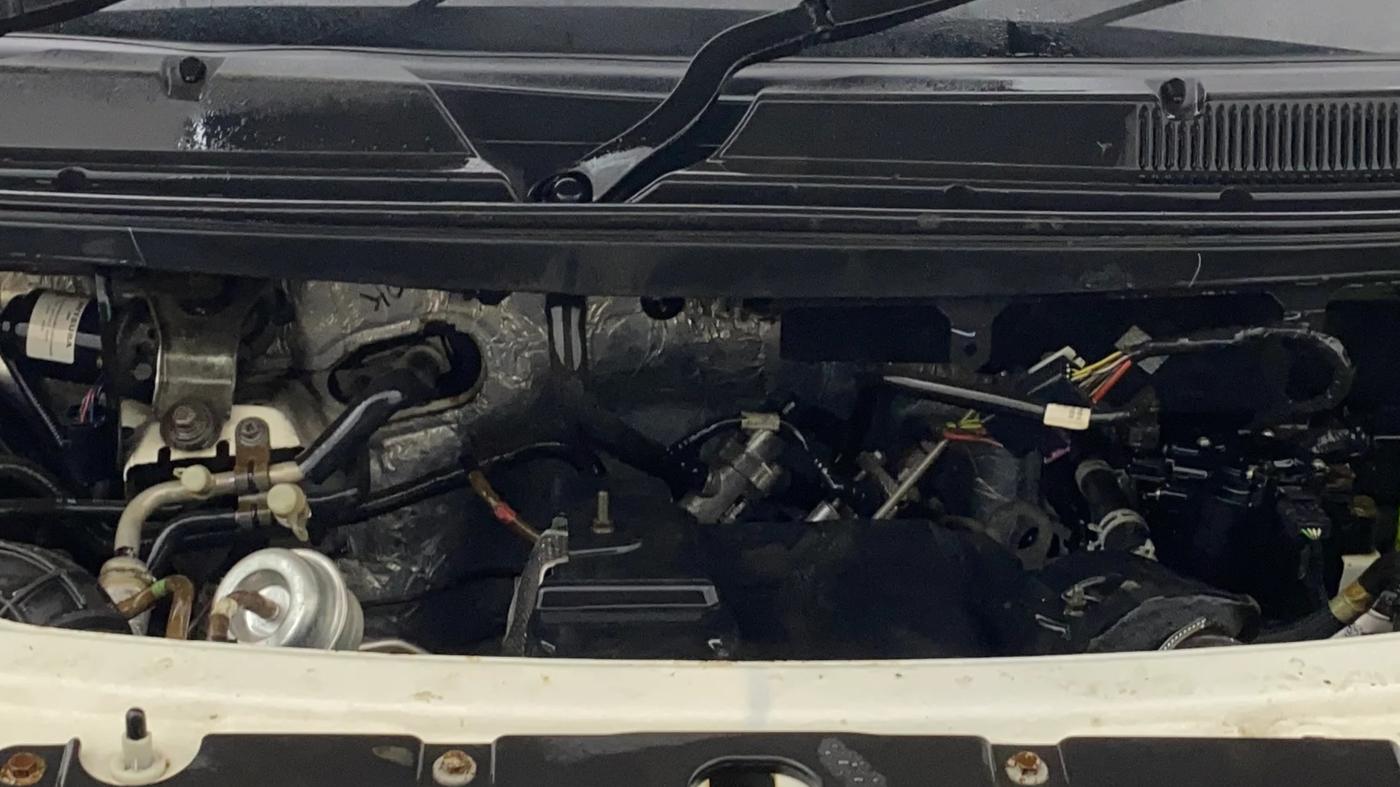 2019 Mahindra TUV300 T6 PLUS, Diesel, Manual, 66,090 km, Engine View