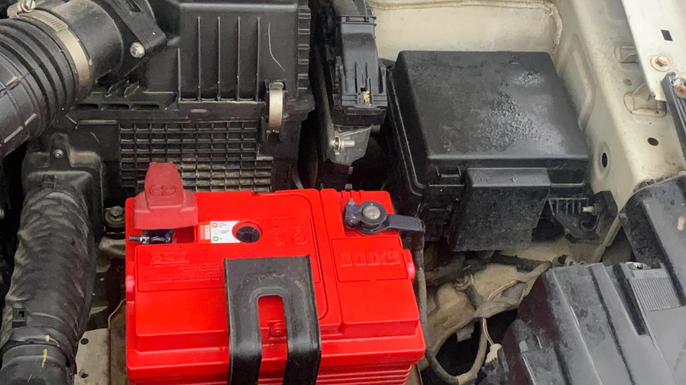2021 Mahindra XUV300 W8 (O) 1.5 DIESEL AMT, Diesel, Automatic, 1,23,050 km, Engine View - Left