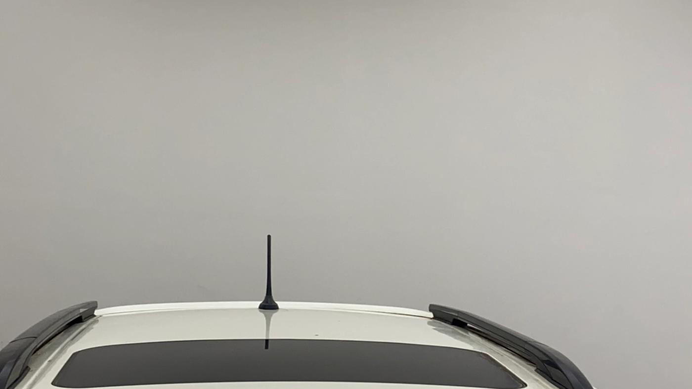 2021 Mahindra XUV300 W8 (O) 1.5 DIESEL AMT, Diesel, Automatic, 1,23,050 km, Moonroof/ Sunroof