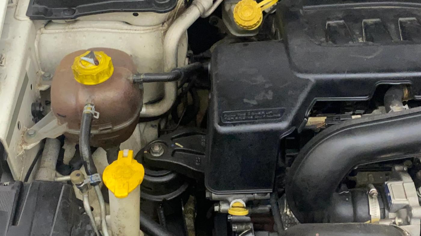 2021 Mahindra XUV300 W8 (O) 1.5 DIESEL AMT, Diesel, Automatic, 1,23,050 km, Engine View - Right