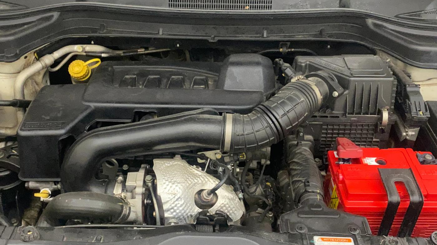 2021 Mahindra XUV300 W8 (O) 1.5 DIESEL AMT, Diesel, Automatic, 1,23,050 km, Engine View