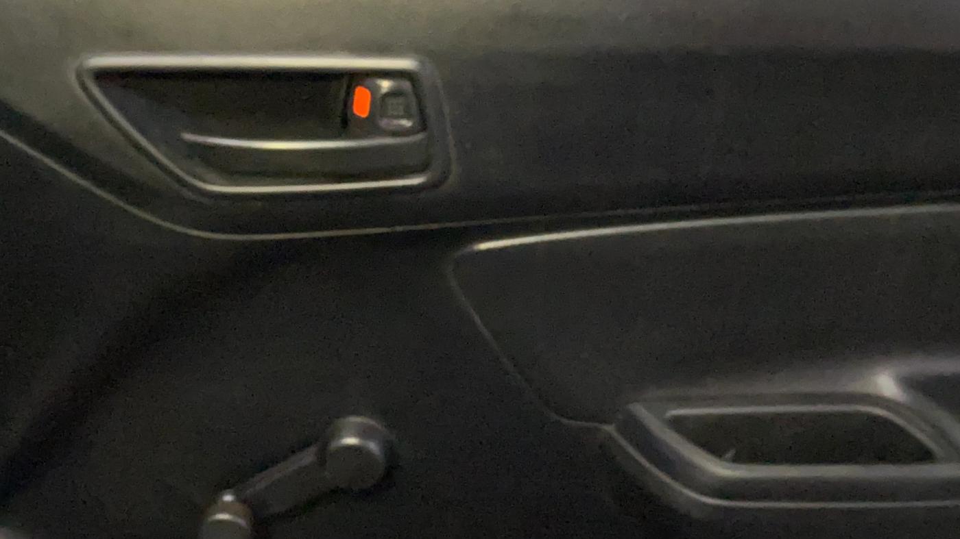 2020 Maruti Swift LXI, Petrol, Manual, 61,971 km, Driver Side Door Panels Control