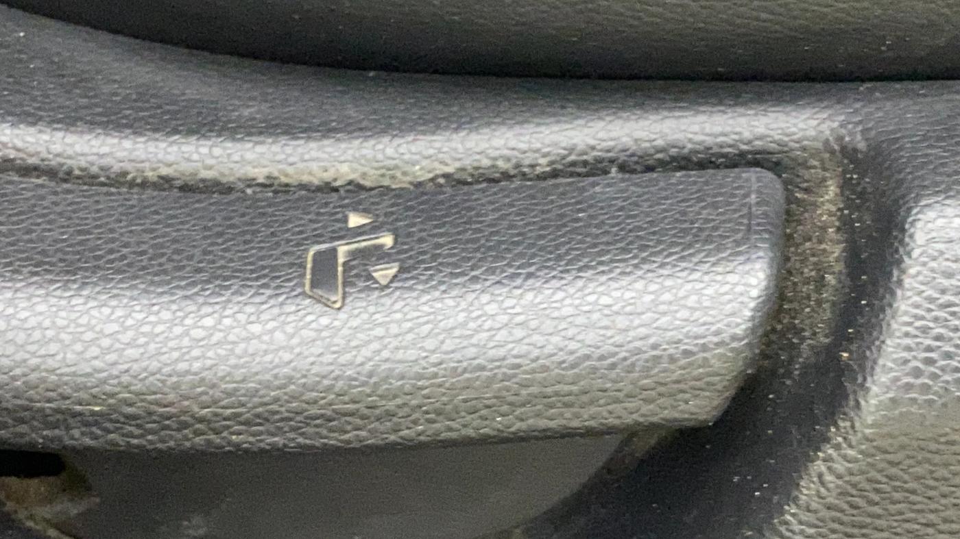 2017 Hyundai Elite i20 MAGNA 1.2, Petrol, Manual, 69,241 km, Driver Side Adjustment Panel