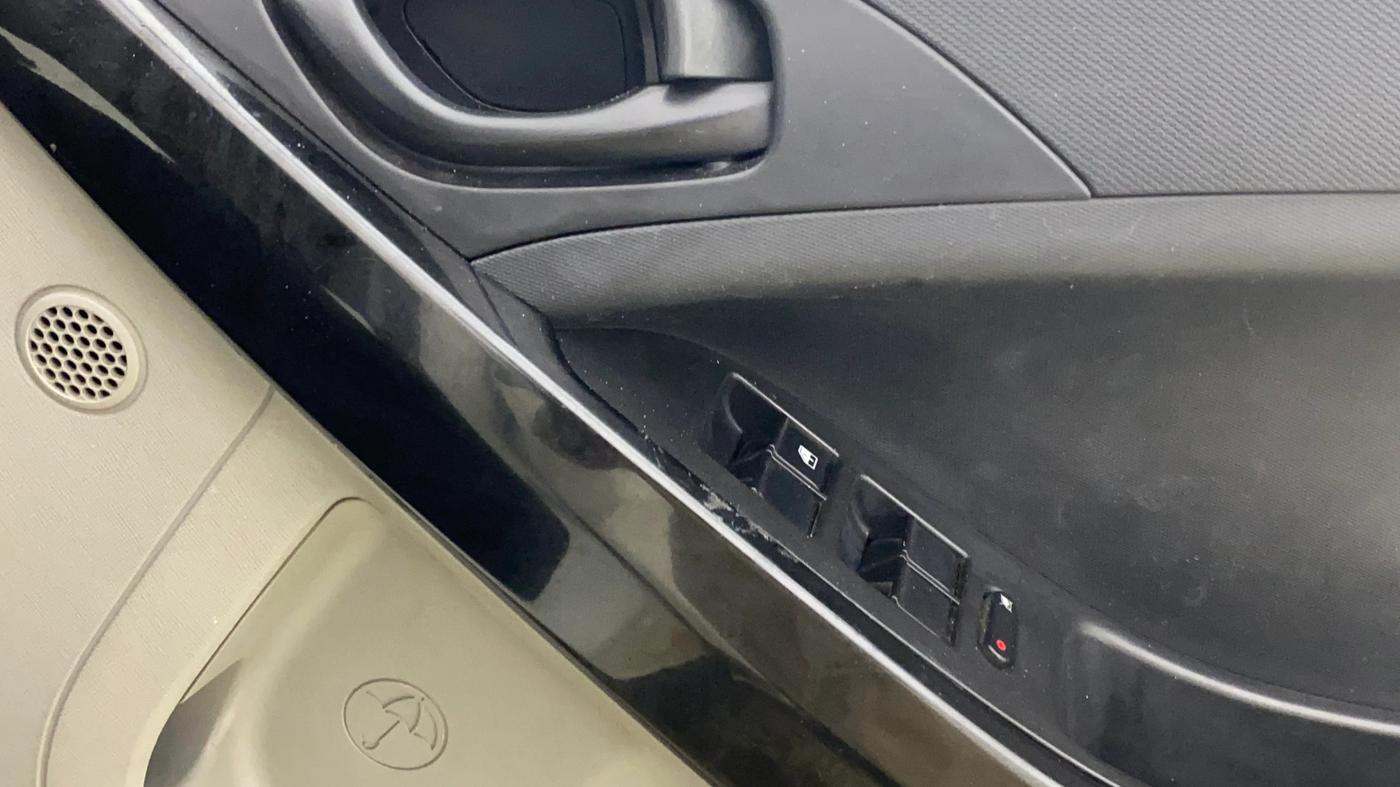 2019 Tata NEXON XM PETROL, CNG, Manual, 97,213 km, Driver Side Door Panels Control