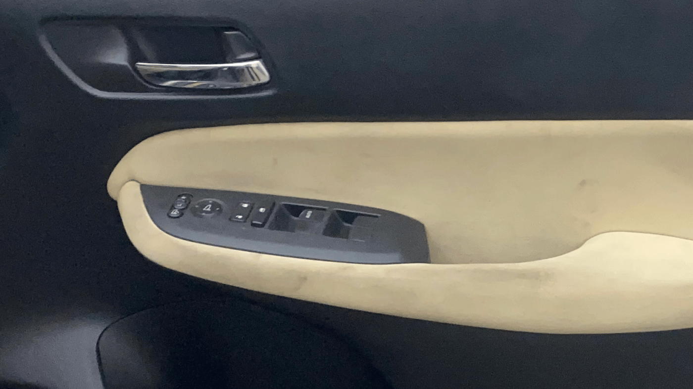 2021 Honda City 1.5L I-VTEC V CVT 5TH GEN, Petrol, Automatic, 1,20,704 km, Driver Side Door Panels Control