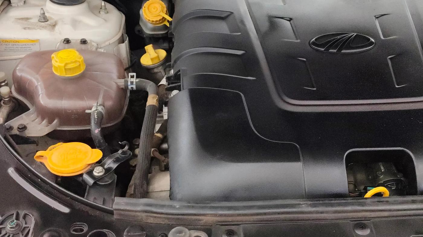 2021 Mahindra XUV500 W11 AT, Diesel, Automatic, 64,516 km, Engine View - Right