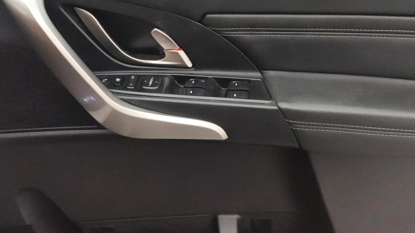 2021 Mahindra XUV500 W11 AT, Diesel, Automatic, 64,516 km, Driver Side Door Panels Control