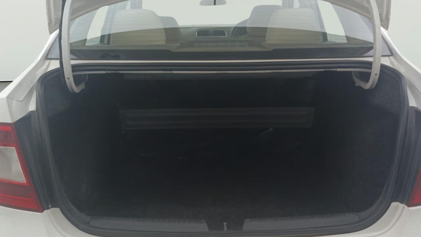 2016 Skoda Rapid 1.6 MPI STYLE PLUS, Petrol, Manual, 1,16,355 km, Boot Inside