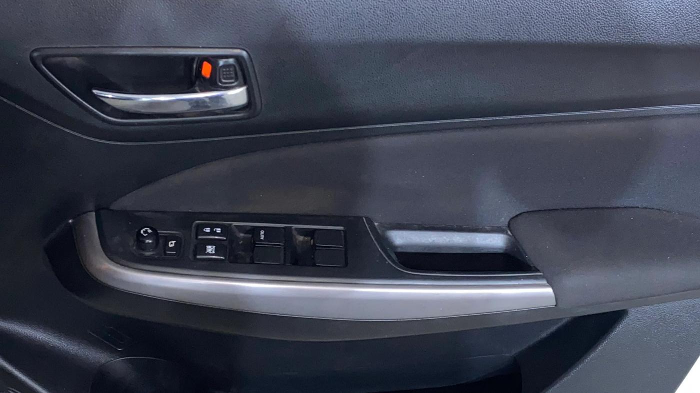 2023 Maruti Swift ZXI PLUS AMT DUAL TONE, Petrol, Automatic, 58,445 km, Driver Side Door Panels Control