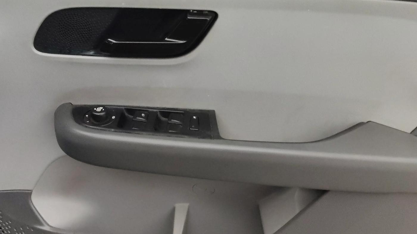 2021 Tata ALTROZ XT PETROL, Petrol, Manual, 24,040 km, Driver Side Door Panels Control