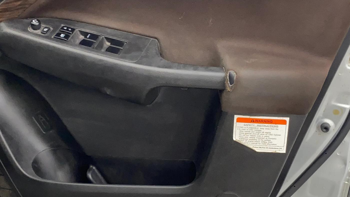 2023 Maruti BREZZA ZXI S-CNG, CNG, Manual, 1,29,749 km, Driver Side Door Panels Control
