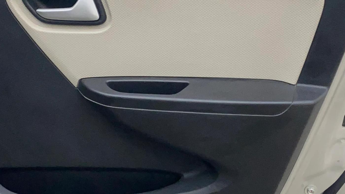 2022 Maruti Alto VXI, Petrol, Manual, 29,408 km, Driver Side Door Panels Control
