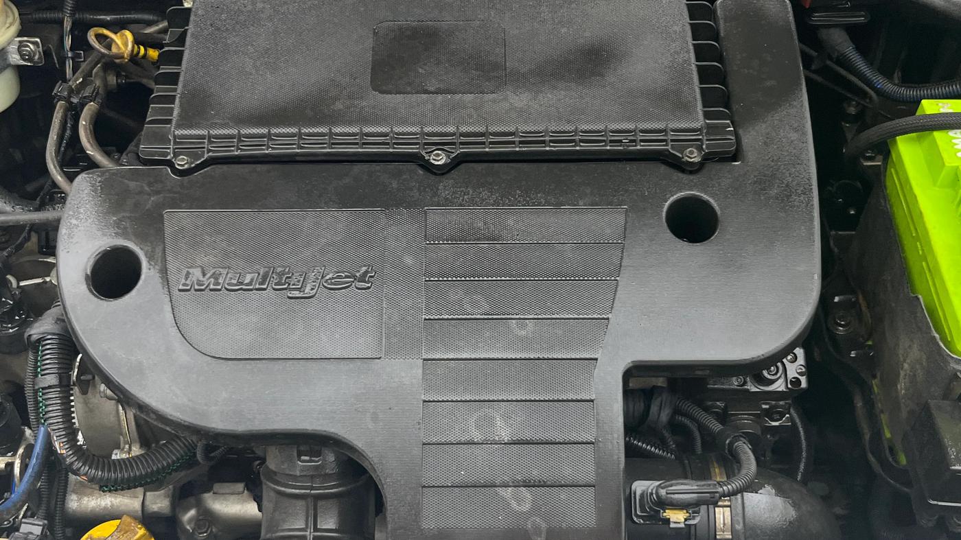 2014 Fiat Linea DYNAMIC 1.3 L ADVANCED MULTIJET, Diesel, Manual, 1,12,675 km, Engine View